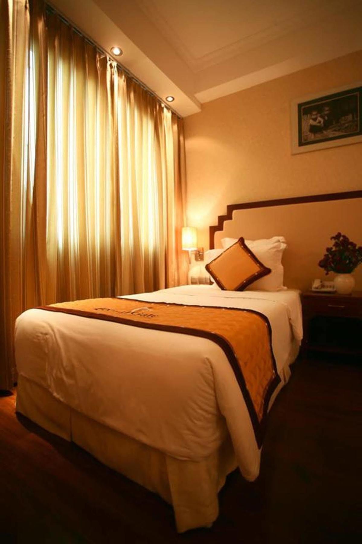 Royal Gate Hotel Hanoi Bagian luar foto