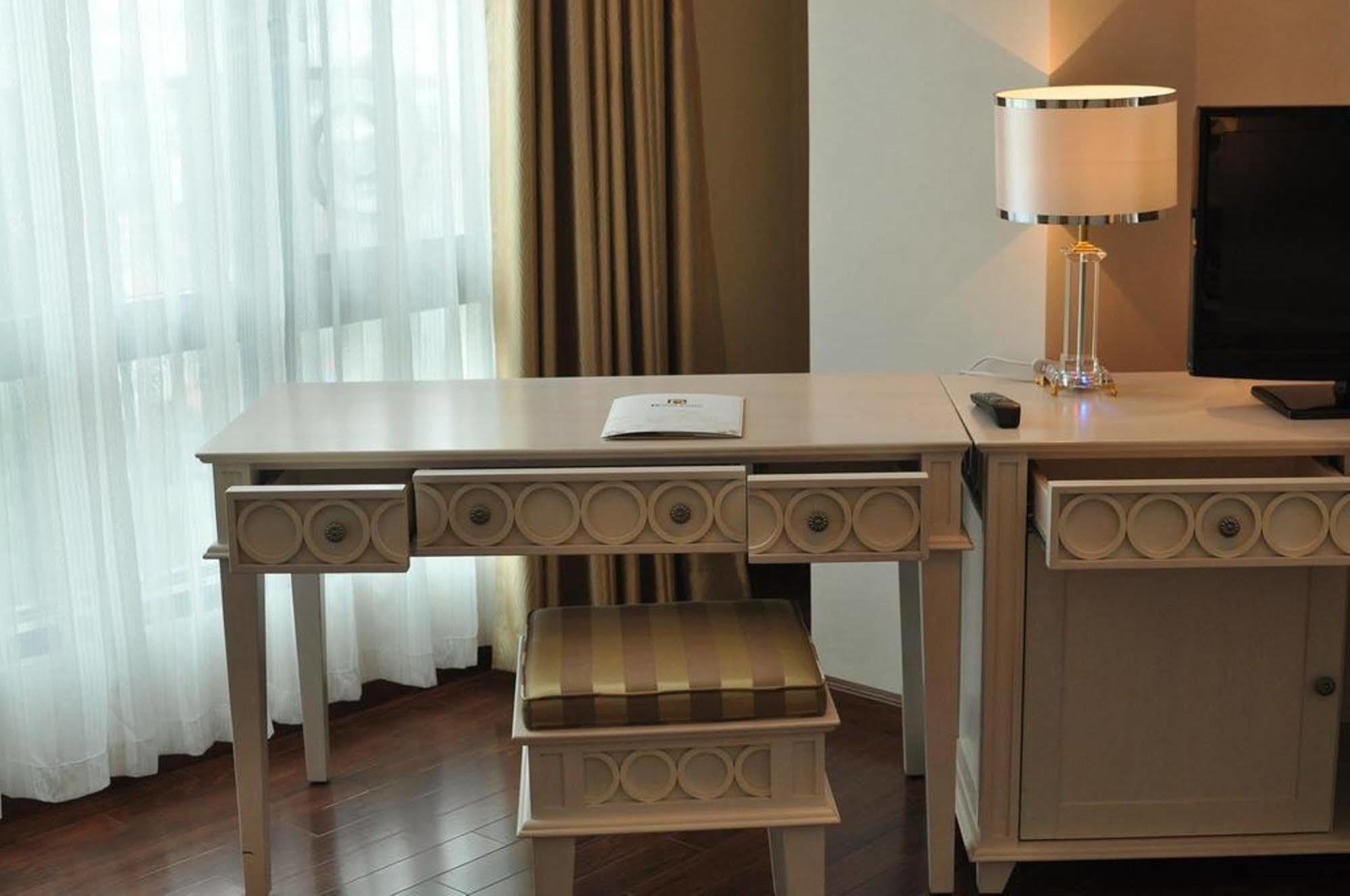 Royal Gate Hotel Hanoi Bagian luar foto