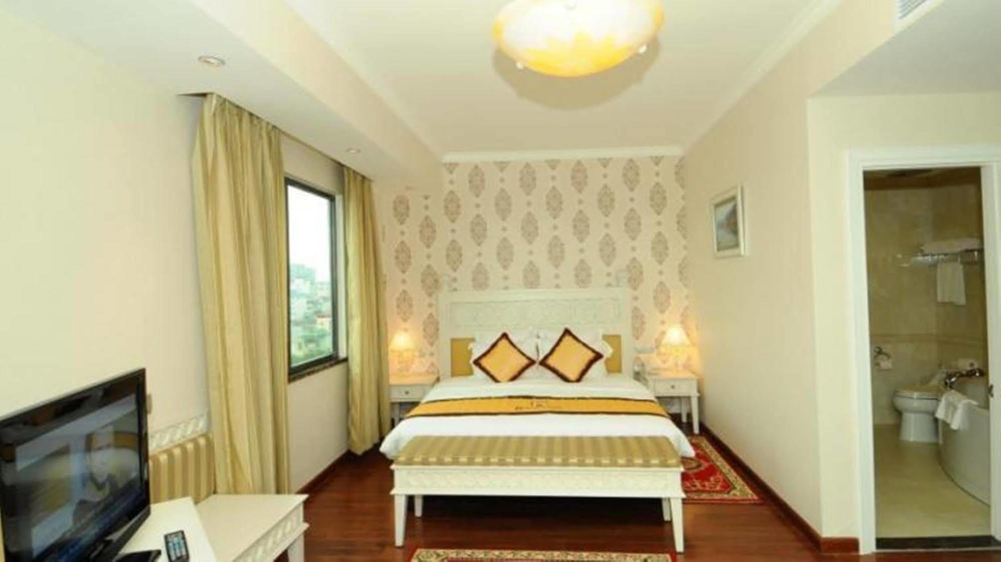 Royal Gate Hotel Hanoi Bagian luar foto