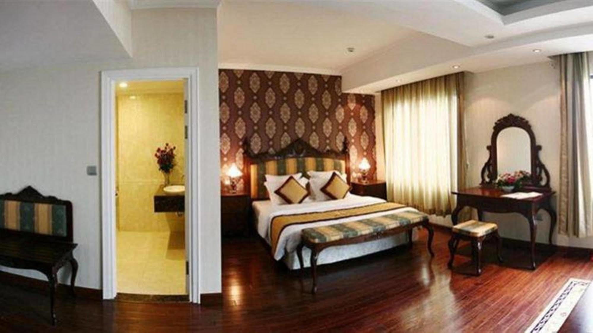 Royal Gate Hotel Hanoi Bagian luar foto