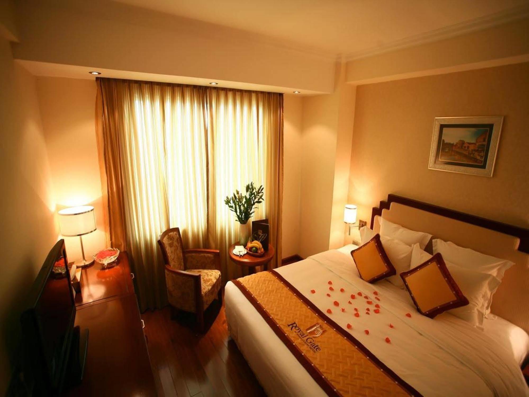 Royal Gate Hotel Hanoi Bagian luar foto